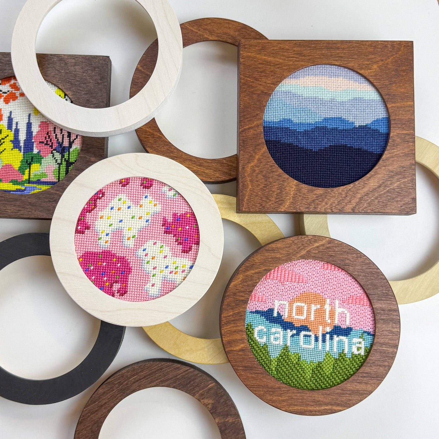 NDLPT: Square Frames for Needlepoint 4" Rounds: Stand-up (add pegs) / Mixed Set of Finishes