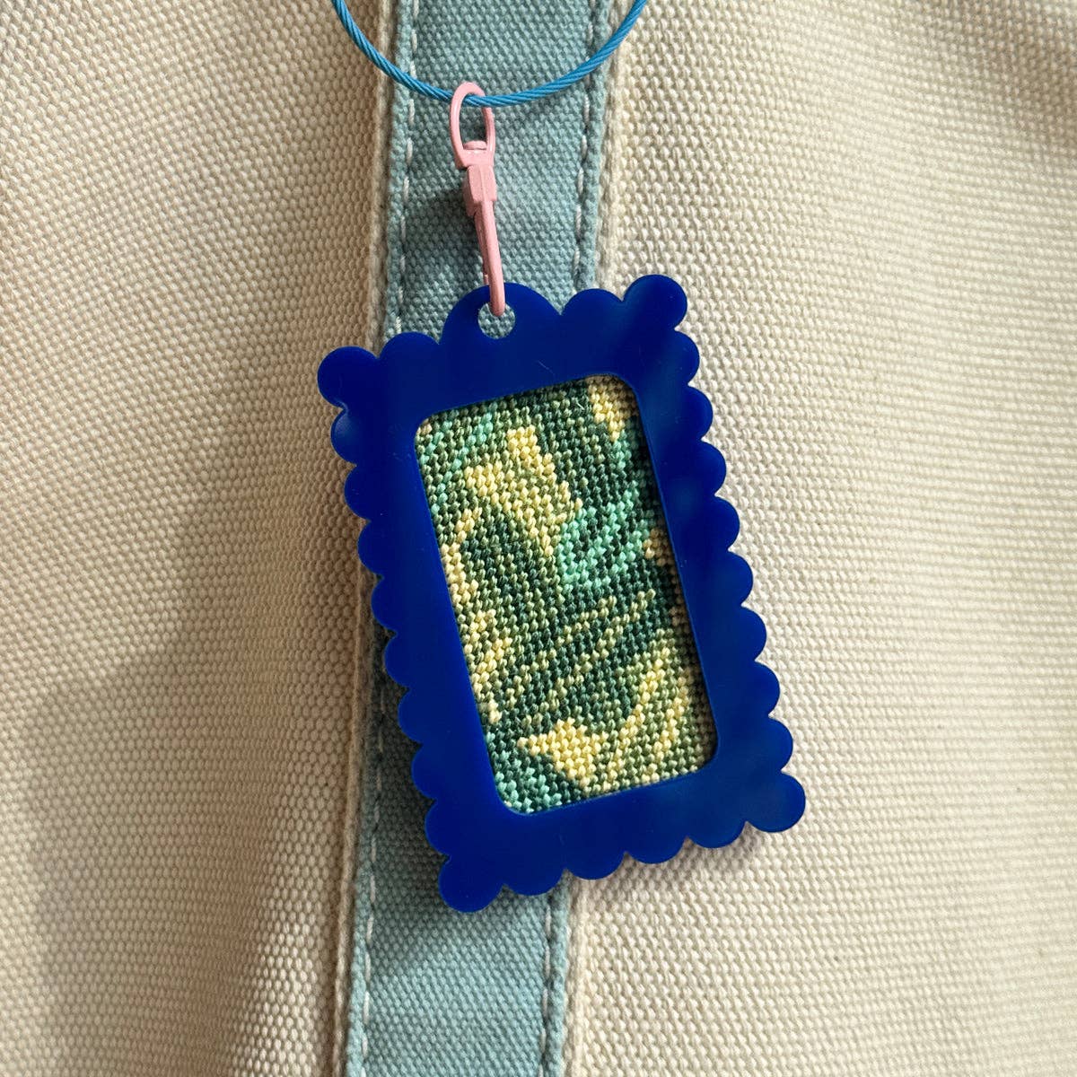 Bag Tag: Small Scallop Rectangle: Pearl White