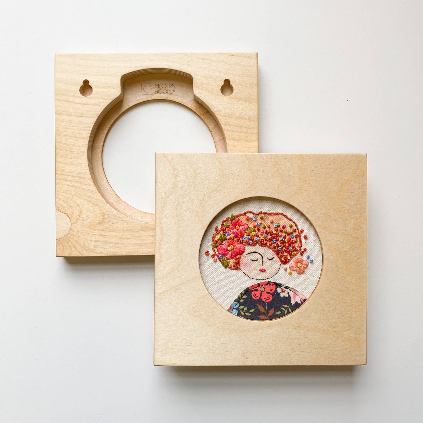Modern Embroidery Hoop Frame for 4" Hoops: White Stain / Circle