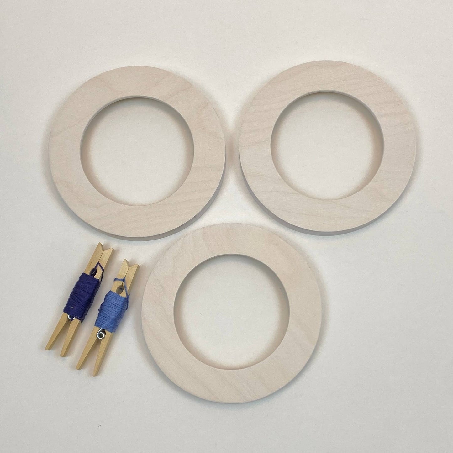 Modern Embroidery Hoop Frame for 4" Hoops: Caramel / Circle